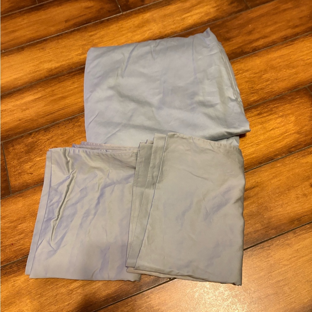 Gray/blue flat sheet with two pillow cases